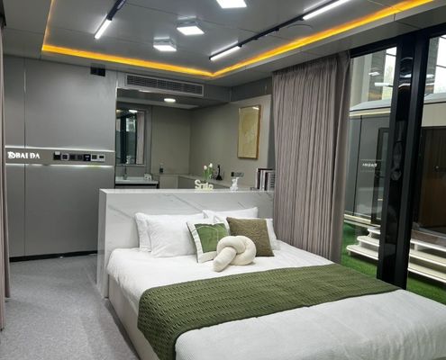 Modern Space Capsule Style Camping House For Hotel Accommodation